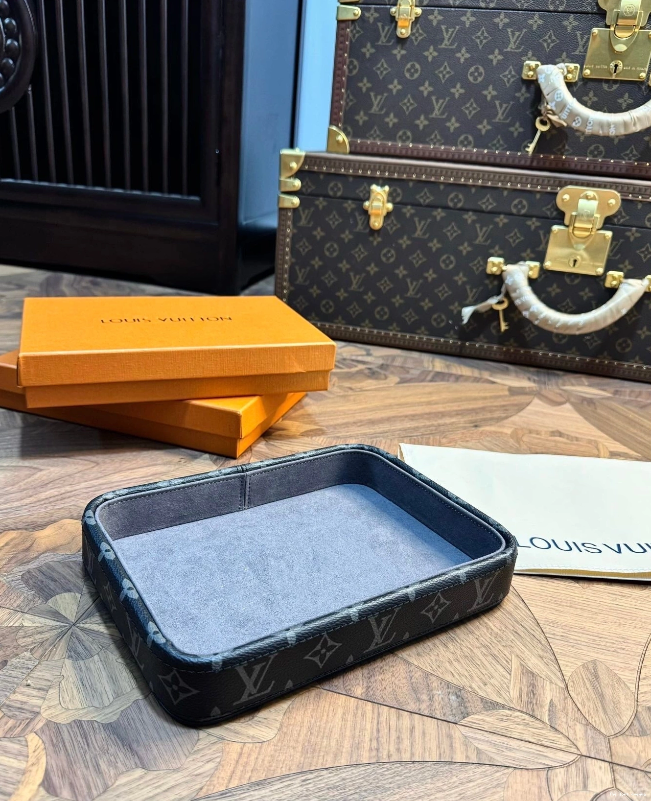 LV TRAY CUSTOM VALET 0731